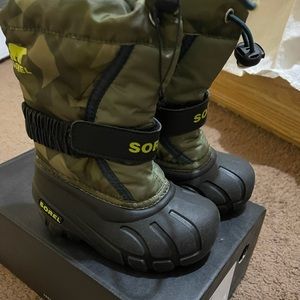 Sorel children’s flurry print